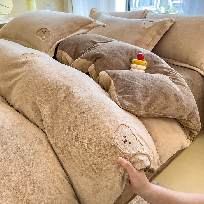 91家纺网 家纺一手货源 找家纺 （总）丽美人家纺 2025新款牛奶绒卡通刺绣系列四件套