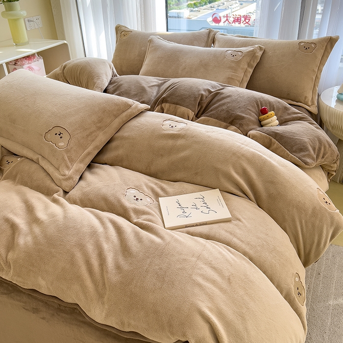 91家纺网 家纺一手货源 找家纺 （总）丽美人家纺 2025新款牛奶绒卡通刺绣系列四件套