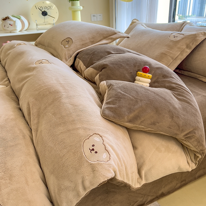 91家纺网 家纺一手货源 找家纺 （总）丽美人家纺 2025新款牛奶绒卡通刺绣系列四件套