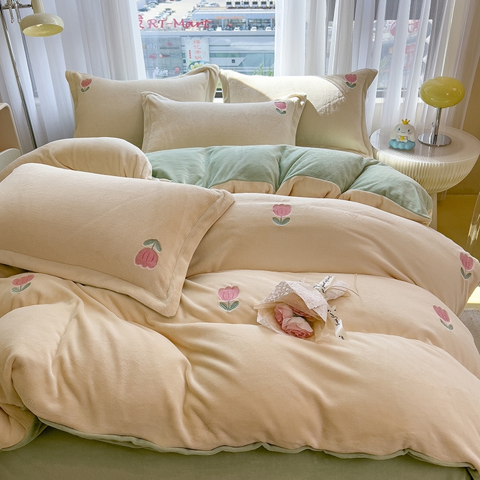 91家纺网 家纺一手货源 找家纺 丽美人家纺 2025新款牛奶绒卡通刺绣系列四件套 郁金香-绿