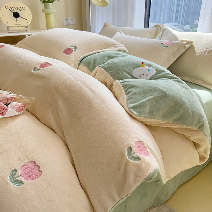 91家纺网 家纺一手货源 找家纺 丽美人家纺 2025新款牛奶绒卡通刺绣系列四件套 郁金香-绿