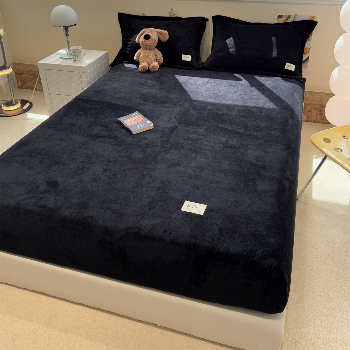 91家纺网 家纺一手货源 找家纺 857家居 2025新款高克重牛奶绒床单床笠系列 良品-炭墨色