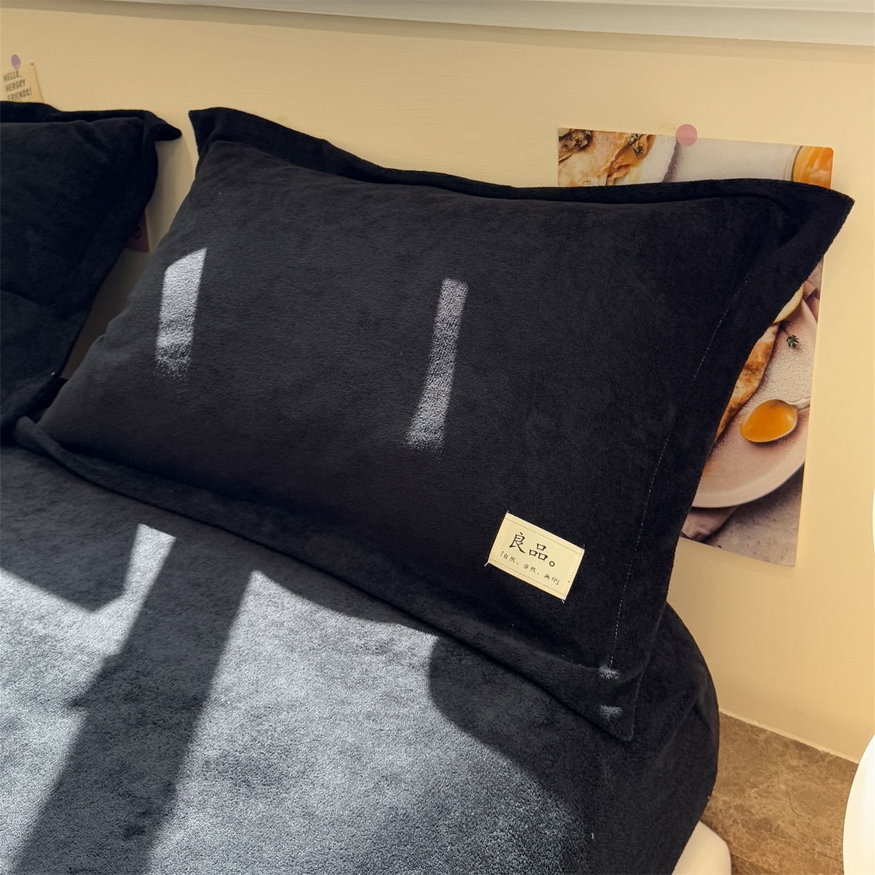 91家纺网 家纺一手货源 找家纺 857家居 2025新款高克重牛奶绒床单床笠系列 良品-炭墨色