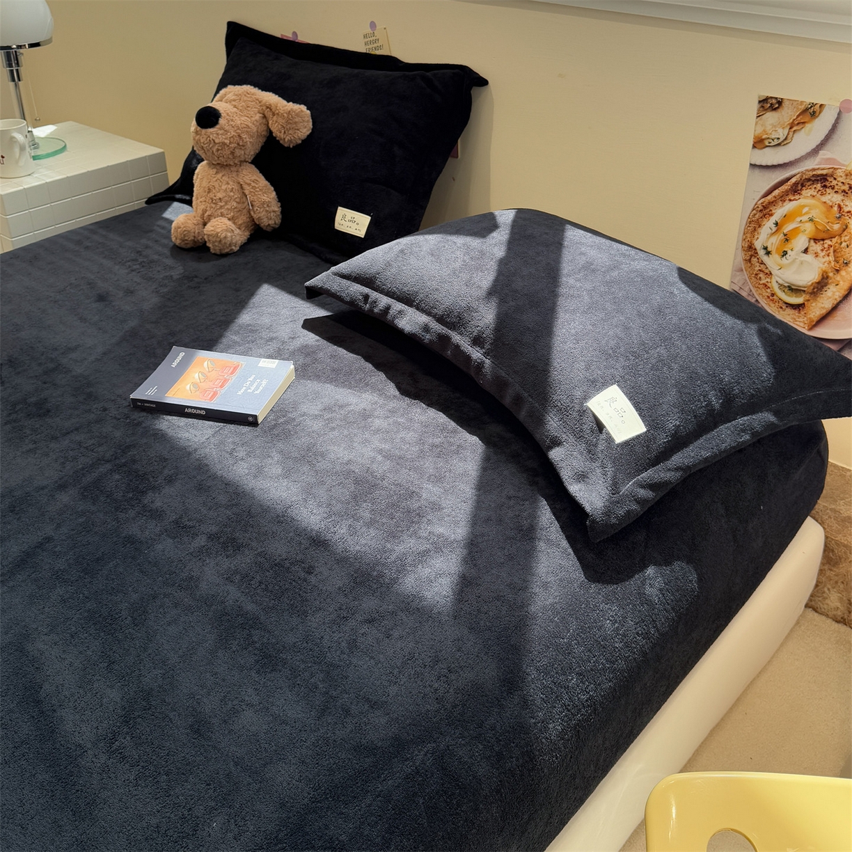 91家纺网 家纺一手货源 找家纺 857家居 2025新款高克重牛奶绒床单床笠系列 良品-炭墨色