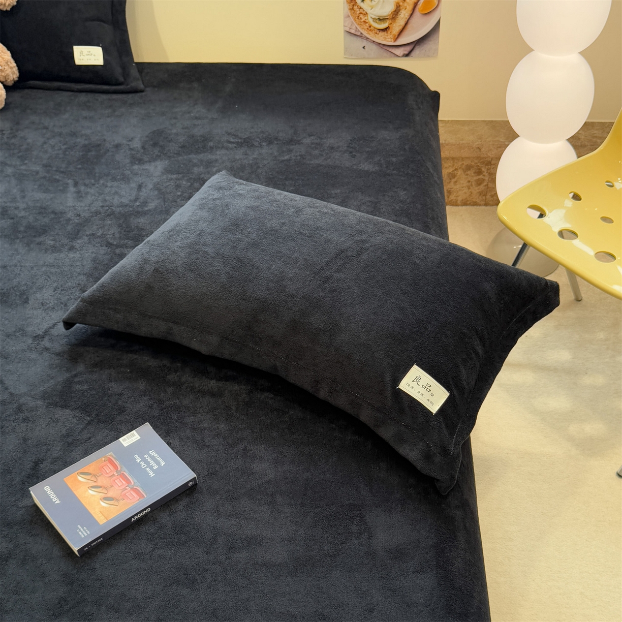 91家纺网 家纺一手货源 找家纺 857家居 2025新款高克重牛奶绒床单床笠系列 良品-炭墨色
