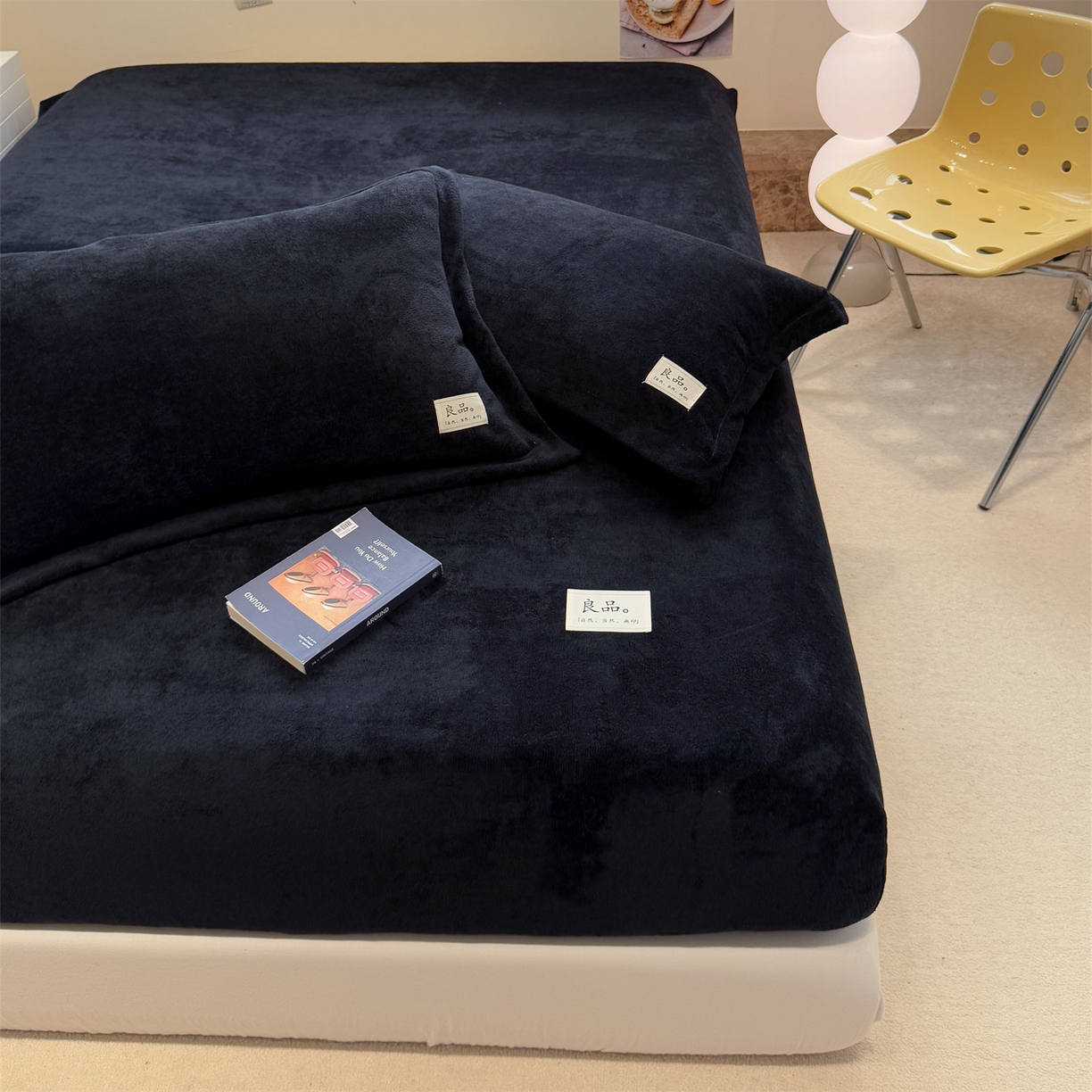 91家纺网 家纺一手货源 找家纺 857家居 2025新款高克重牛奶绒床单床笠系列 良品-炭墨色