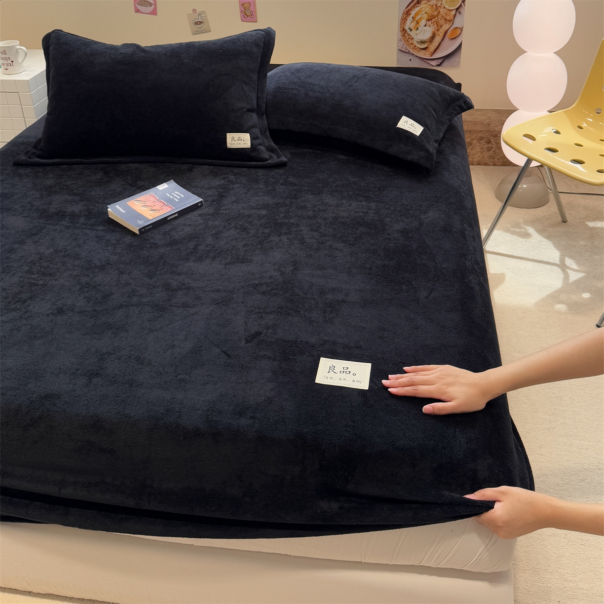 91家纺网 家纺一手货源 找家纺 857家居 2025新款高克重牛奶绒床单床笠系列 良品-炭墨色