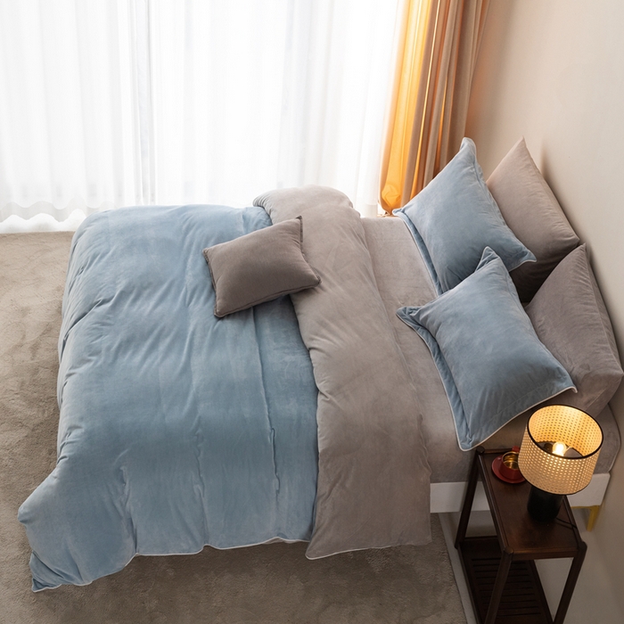 91家纺网 家纺一手货源 找家纺 ONE TWO ONE 121 新品【婴儿绒四件套】2025毛毯被子四件套单件被套单件枕套珊瑚绒牛奶绒冬被法兰绒兔毛绒The one 浅蓝-银灰