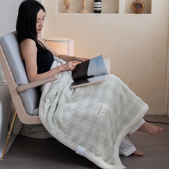 91家纺网 家纺一手货源 找家纺 宜派家纺 2025新款A类云朵绒玉兔绒单毛毯 田园绿