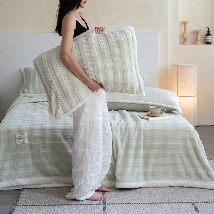 91家纺网 家纺一手货源 找家纺 宜派家纺 2025新款A类云朵绒玉兔绒单毛毯 田园绿