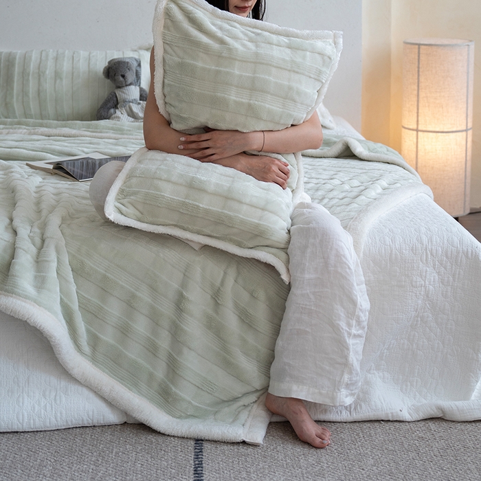 91家纺网 家纺一手货源 找家纺 宜派家纺 2025新款A类云朵绒玉兔绒单毛毯 田园绿