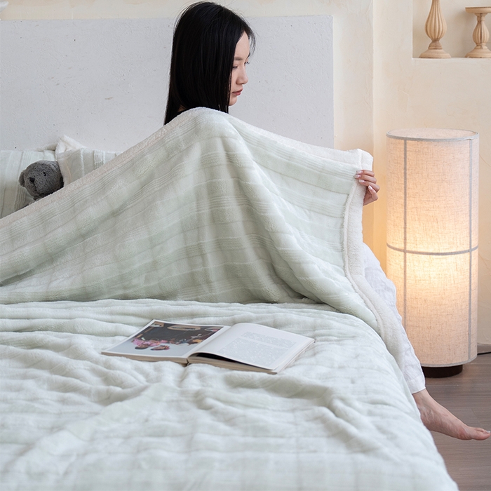 91家纺网 家纺一手货源 找家纺 宜派家纺 2025新款A类云朵绒玉兔绒单毛毯 田园绿