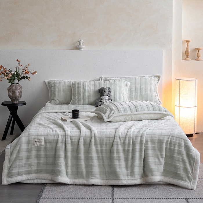 91家纺网 家纺一手货源 找家纺 宜派家纺 2025新款A类云朵绒玉兔绒单毛毯 田园绿