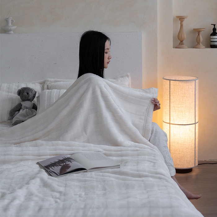 91家纺网 家纺一手货源 找家纺 宜派家纺 2025新款A类云朵绒玉兔绒单毛毯 象牙白