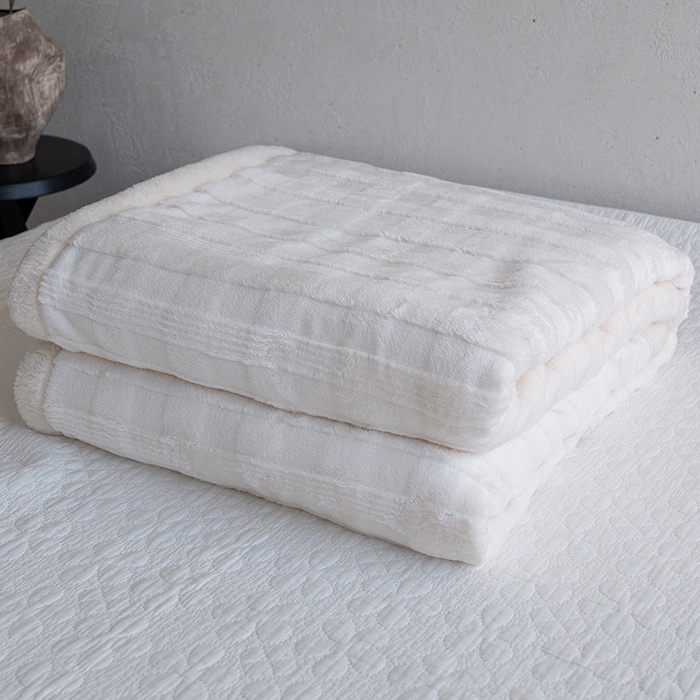 91家纺网 家纺一手货源 找家纺 宜派家纺 2025新款A类云朵绒玉兔绒单毛毯 象牙白