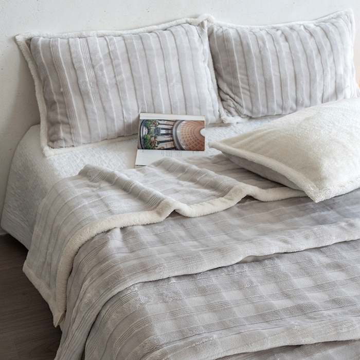 91家纺网 家纺一手货源 找家纺 宜派家纺 2025新款A类云朵绒玉兔绒单毛毯 水貂灰