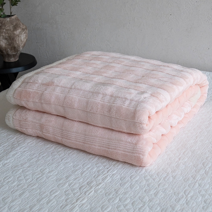 91家纺网 家纺一手货源 找家纺 宜派家纺 2025新款A类云朵绒玉兔绒单毛毯 牡丹粉