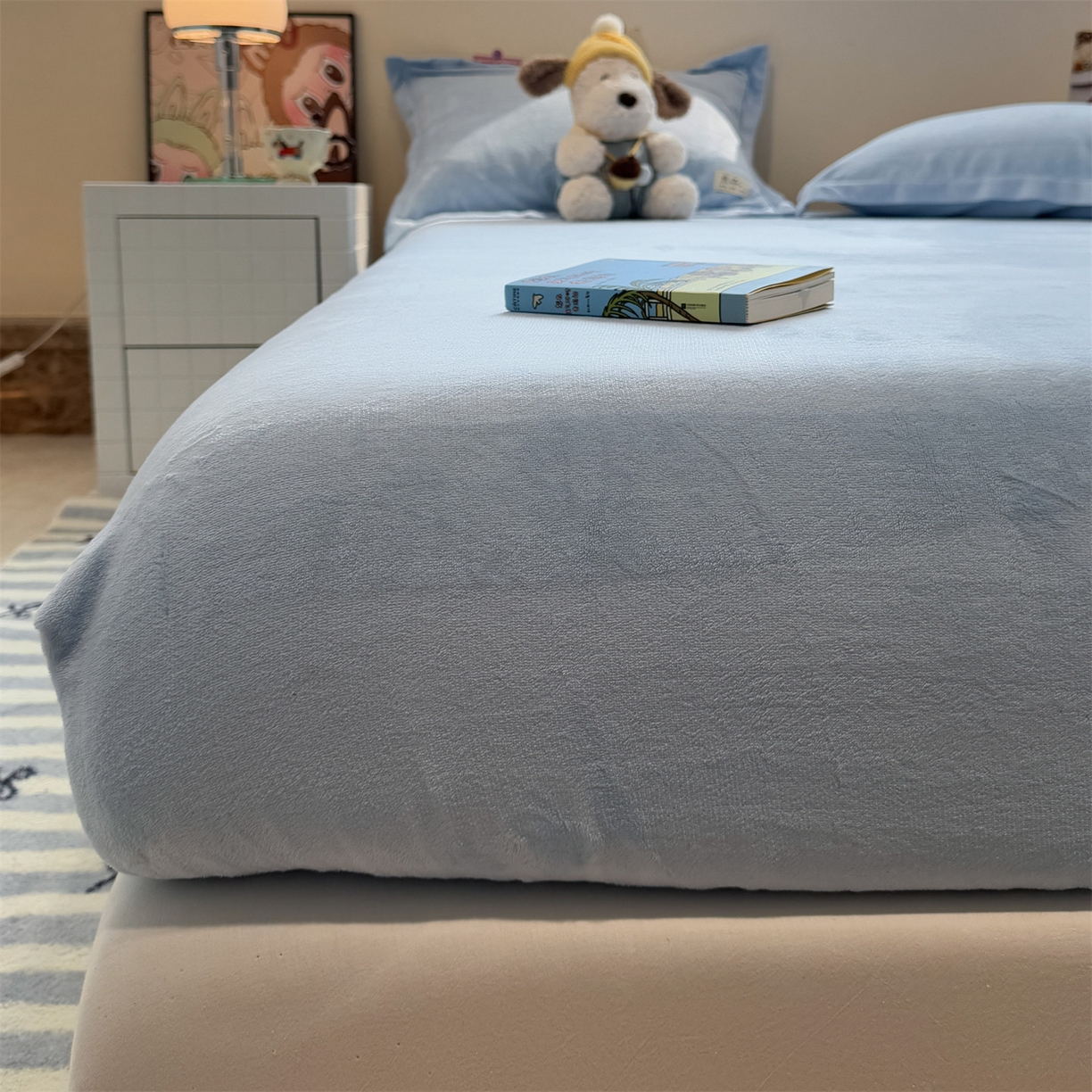 91家纺网 家纺一手货源 找家纺 857家居 2025新款高克重牛奶绒床单床笠系列 良品-天空蓝