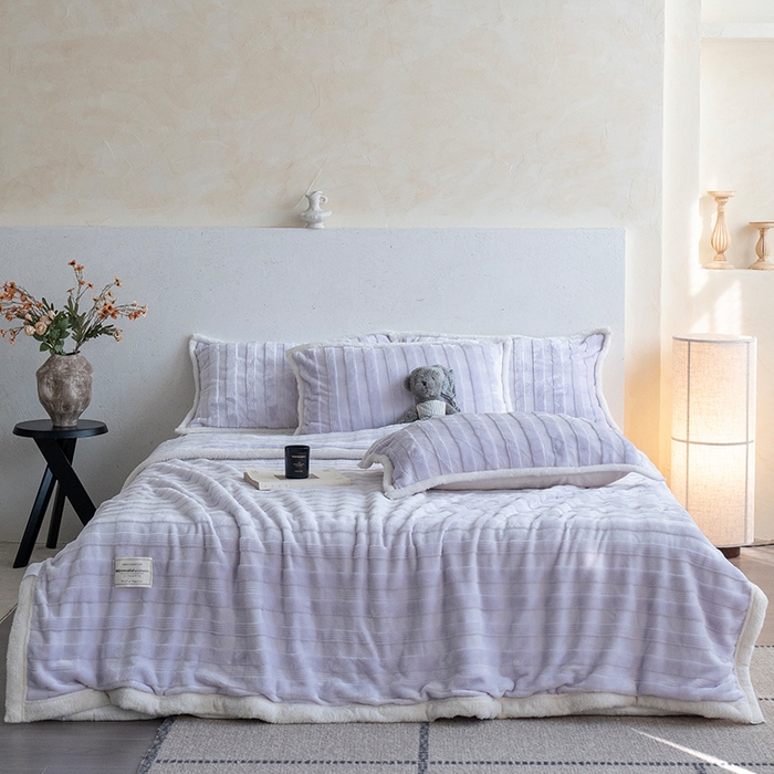 91家纺网 家纺一手货源 找家纺 宜派家纺 2025新款A类云朵绒玉兔绒单毛毯 丁香紫