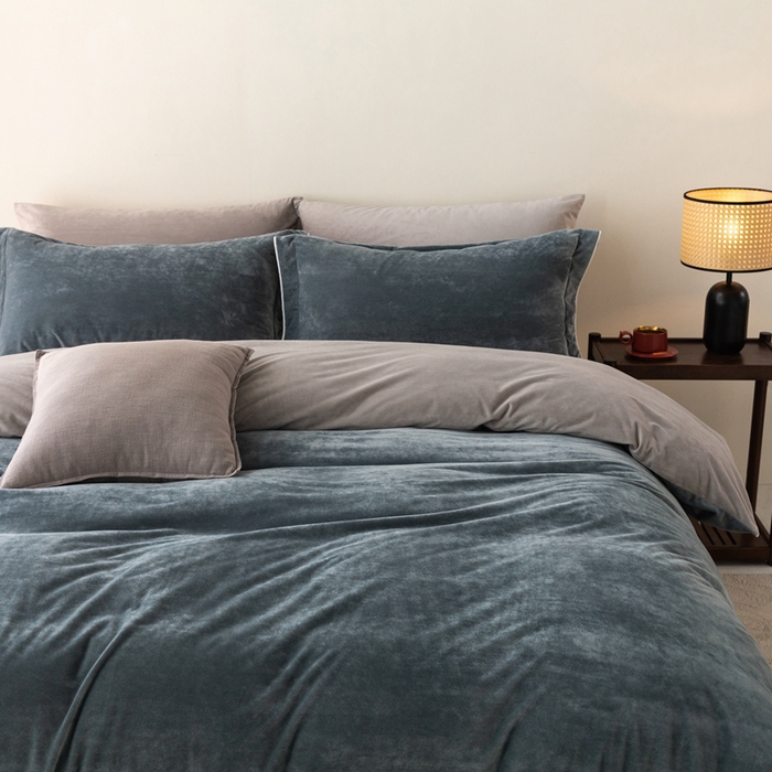 91家纺网 家纺一手货源 找家纺 ONE TWO ONE 121 新品【婴儿绒四件套】2025毛毯被子四件套单件被套单件枕套珊瑚绒牛奶绒冬被法兰绒兔毛绒The one 神秘灰-浅灰