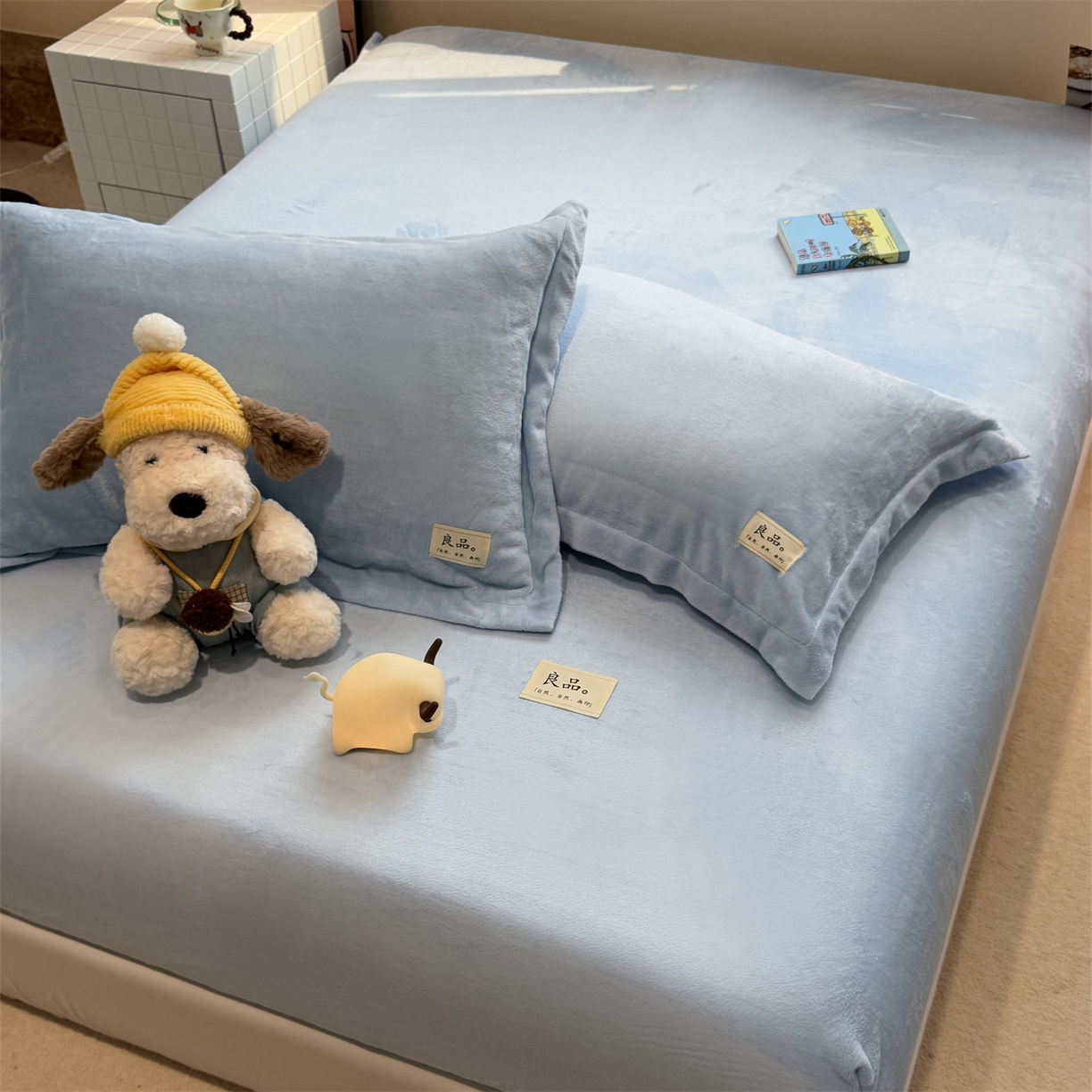 91家纺网 家纺一手货源 找家纺 857家居 2025新款高克重牛奶绒床单床笠系列 良品-天空蓝