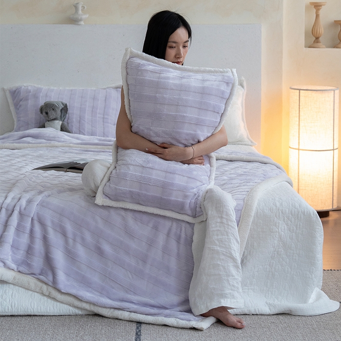 91家纺网 家纺一手货源 找家纺 宜派家纺 2025新款A类云朵绒玉兔绒单毛毯 丁香紫