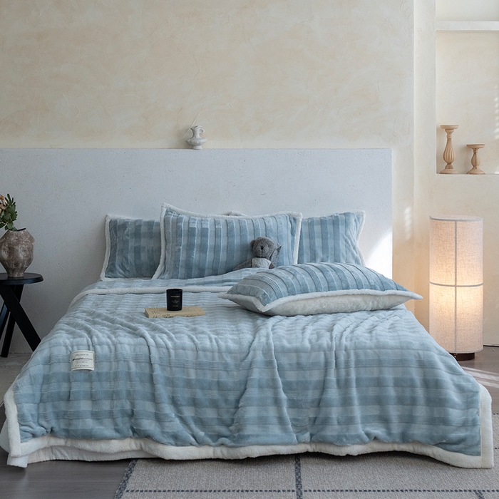 91家纺网 家纺一手货源 找家纺 宜派家纺 2025新款A类云朵绒玉兔绒单毛毯 迷雾蓝