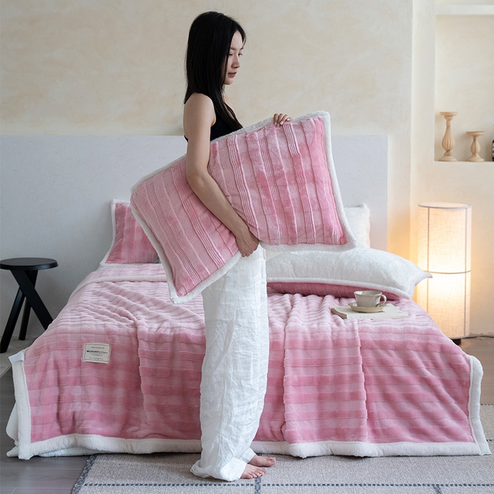 91家纺网 家纺一手货源 找家纺 宜派家纺 2025新款A类云朵绒玉兔绒单毛毯 樱桃红