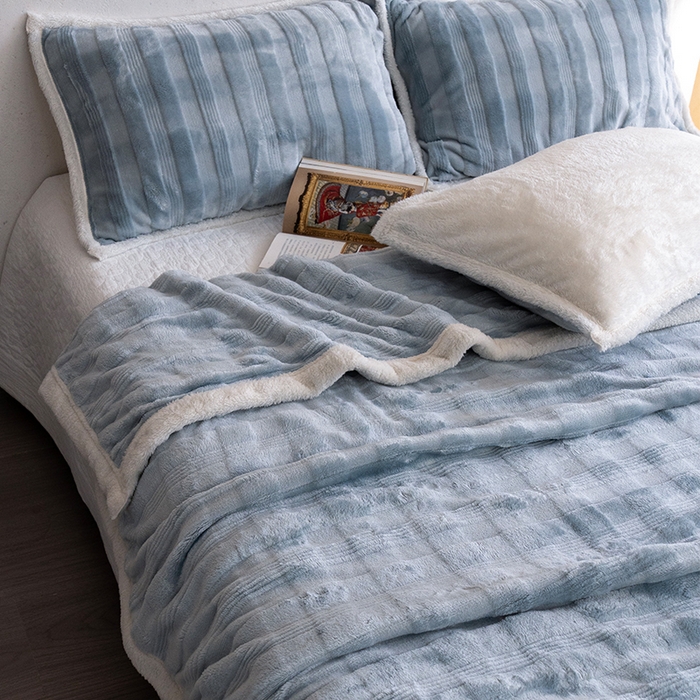 91家纺网 家纺一手货源 找家纺 宜派家纺 2025新款A类云朵绒玉兔绒单毛毯 迷雾蓝