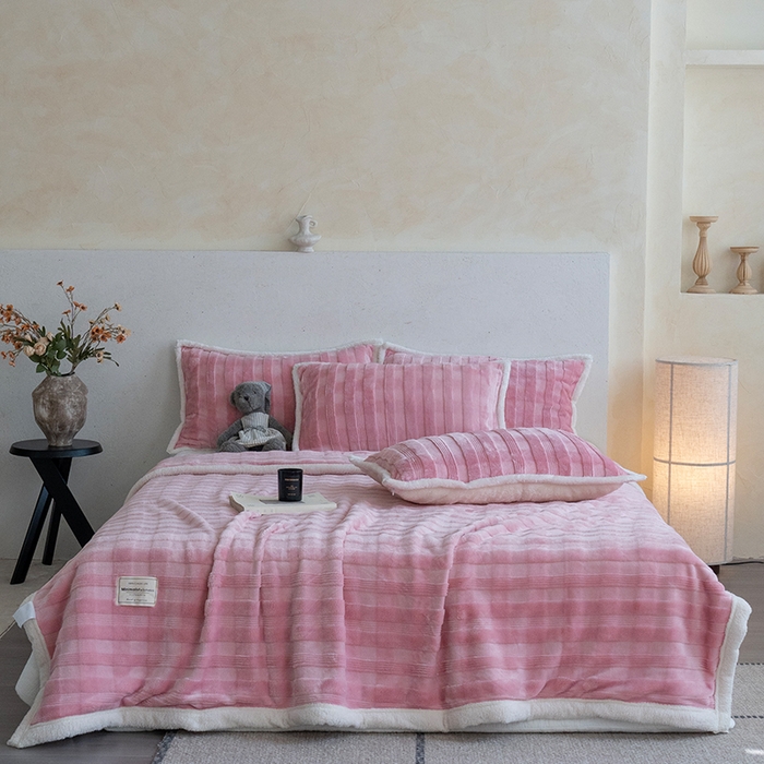 91家纺网 家纺一手货源 找家纺 宜派家纺 2025新款A类云朵绒玉兔绒单毛毯 樱桃红