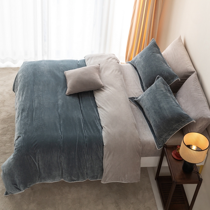 91家纺网 家纺一手货源 找家纺 ONE TWO ONE 121 新品【婴儿绒四件套】2025毛毯被子四件套单件被套单件枕套珊瑚绒牛奶绒冬被法兰绒兔毛绒The one 神秘灰-浅灰