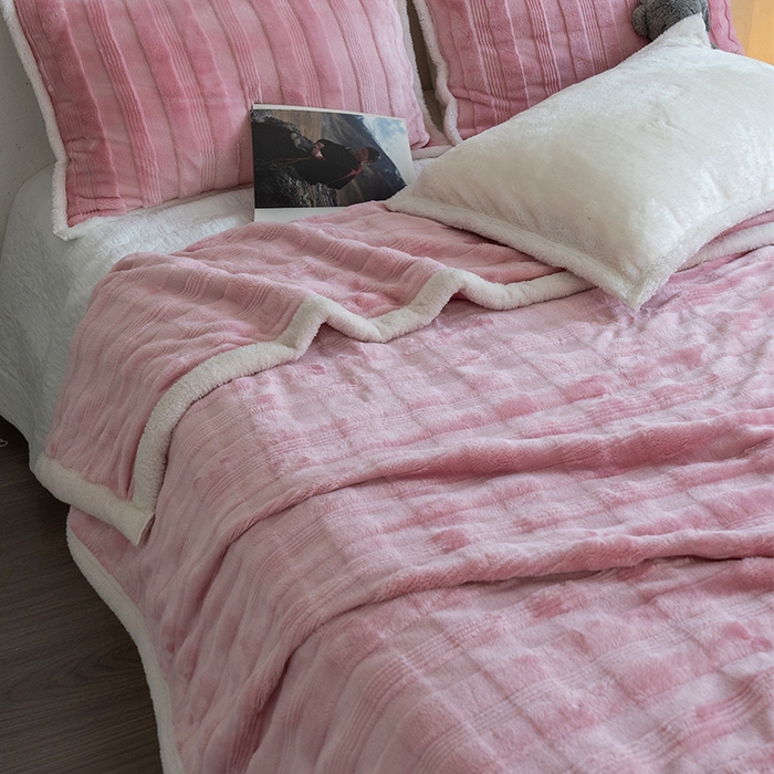 91家纺网 家纺一手货源 找家纺 宜派家纺 2025新款A类云朵绒玉兔绒单毛毯 樱桃红