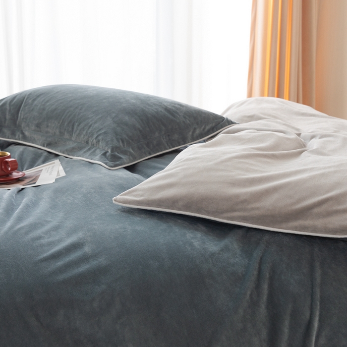 91家纺网 家纺一手货源 找家纺 ONE TWO ONE 121 新品【婴儿绒四件套】2025毛毯被子四件套单件被套单件枕套珊瑚绒牛奶绒冬被法兰绒兔毛绒The one 神秘灰-浅灰