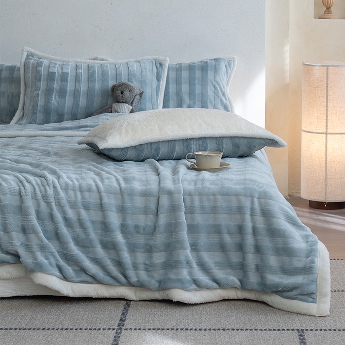 91家纺网 家纺一手货源 找家纺 宜派家纺 2025新款A类云朵绒玉兔绒单毛毯 迷雾蓝