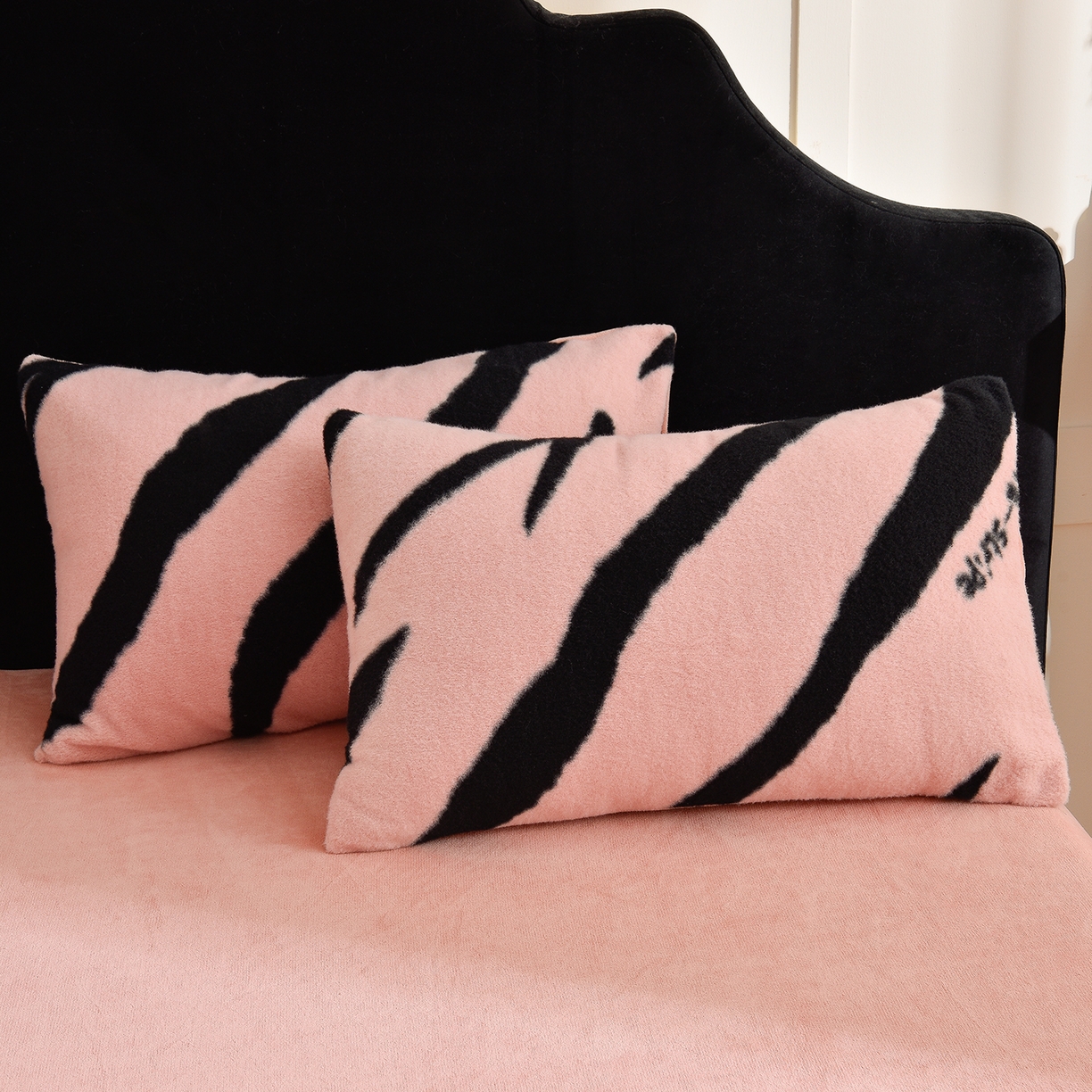 91家纺网 家纺一手货源 找家纺 同田家纺 2025新款A类羊羊绒牛奶绒印花四件套 条纹-粉