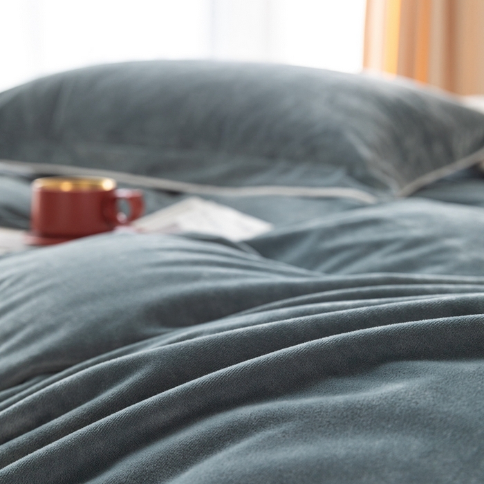 91家纺网 家纺一手货源 找家纺 ONE TWO ONE 121 新品【婴儿绒四件套】2025毛毯被子四件套单件被套单件枕套珊瑚绒牛奶绒冬被法兰绒兔毛绒The one 神秘灰-浅灰