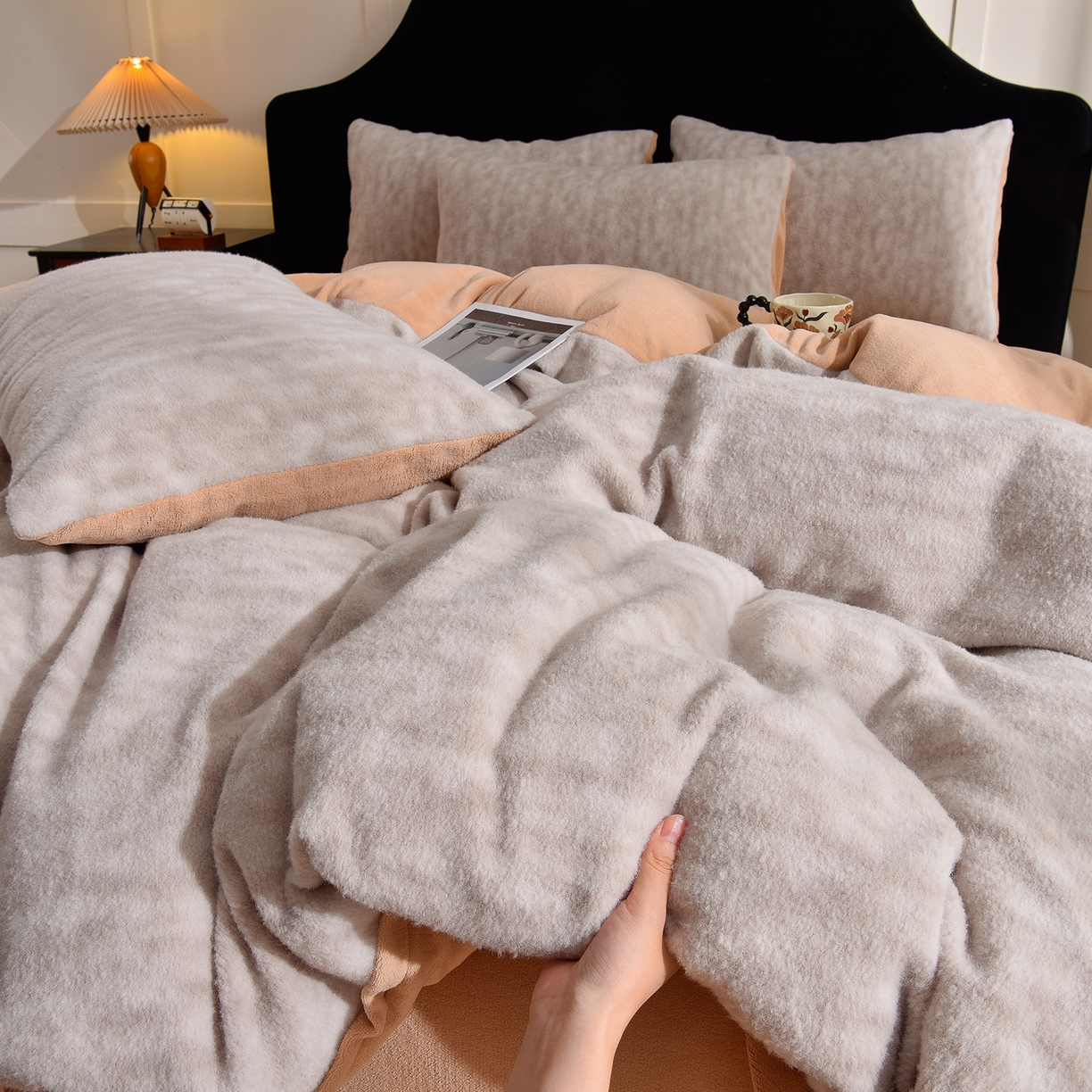 91家纺网 家纺一手货源 找家纺 同田家纺 2025新款A类羊羊绒牛奶绒印花四件套 伊莉莎-咖