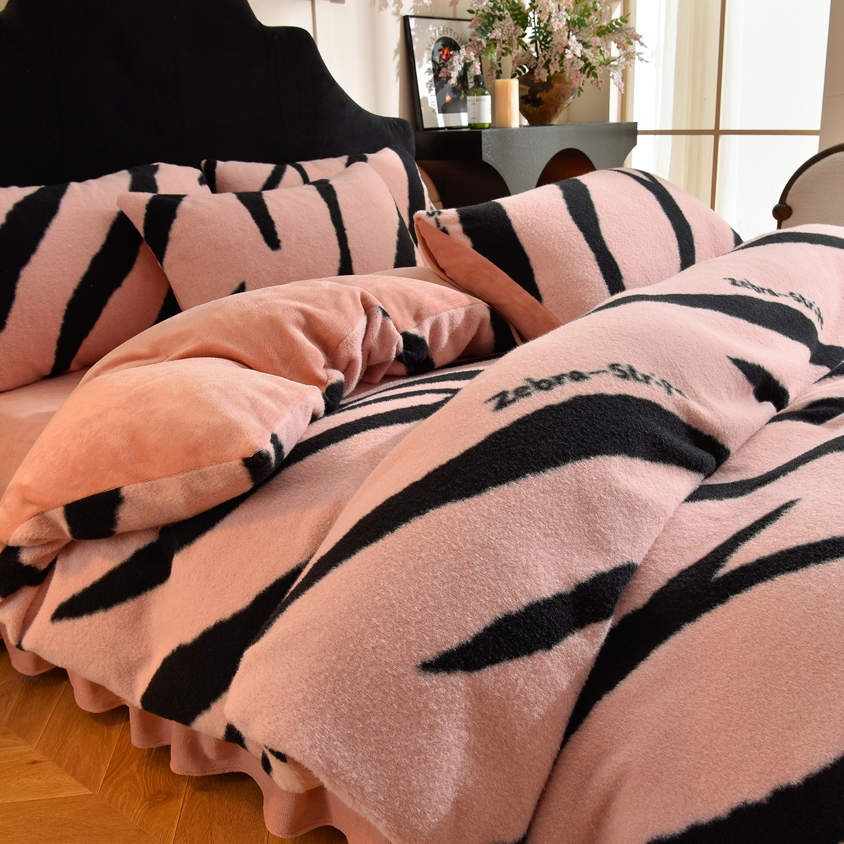 91家纺网 家纺一手货源 找家纺 同田家纺 2025新款A类羊羊绒牛奶绒印花四件套 条纹-粉