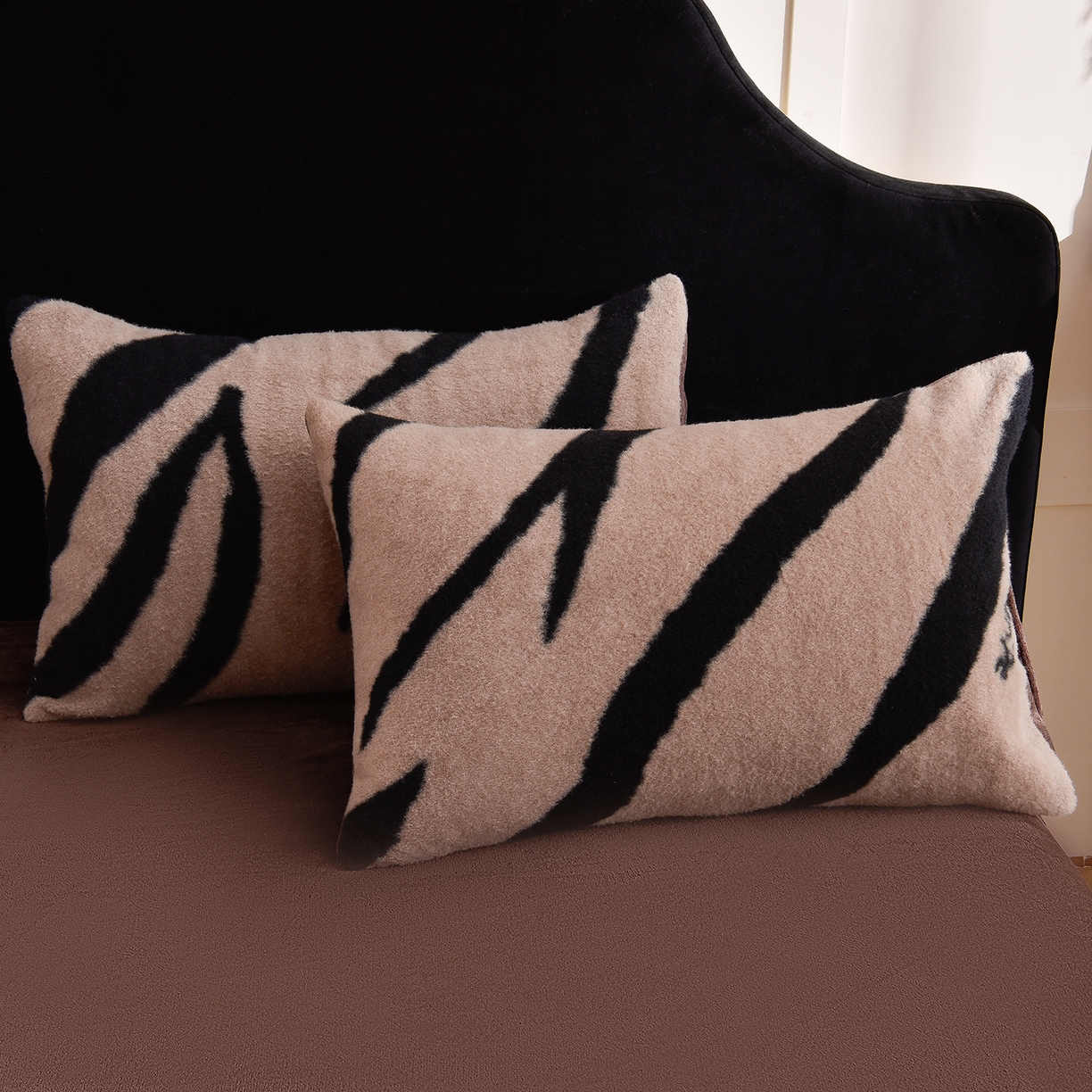 91家纺网 家纺一手货源 找家纺 同田家纺 2025新款A类羊羊绒牛奶绒印花四件套 条纹-咖