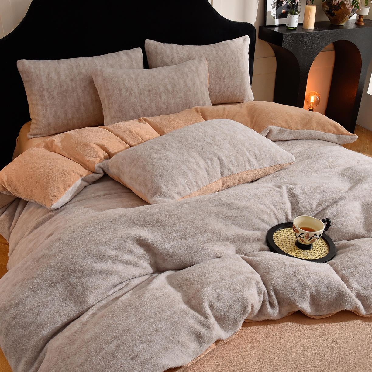 91家纺网 家纺一手货源 找家纺 同田家纺 2025新款A类羊羊绒牛奶绒印花四件套 伊莉莎-咖