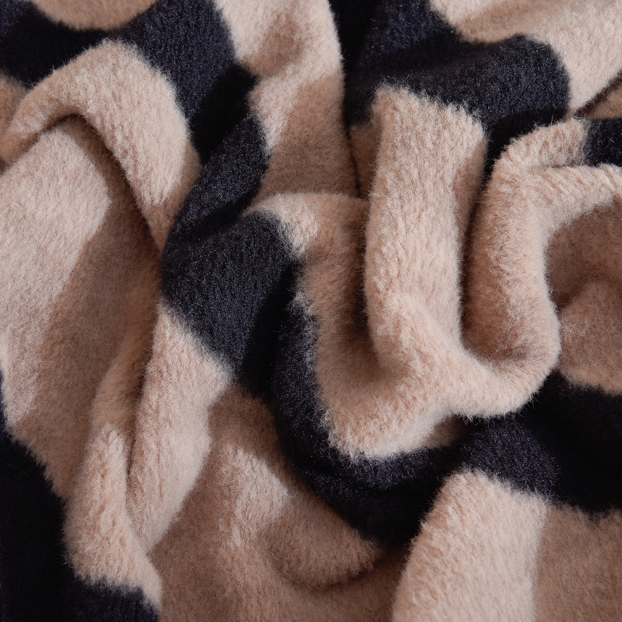 91家纺网 家纺一手货源 找家纺 同田家纺 2025新款A类羊羊绒牛奶绒印花四件套 条纹-咖