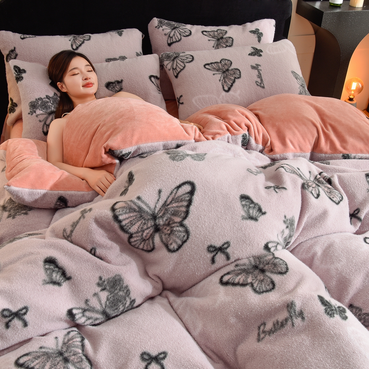 91家纺网 家纺一手货源 找家纺 同田家纺 2025新款A类羊羊绒牛奶绒印花四件套 紫蝶