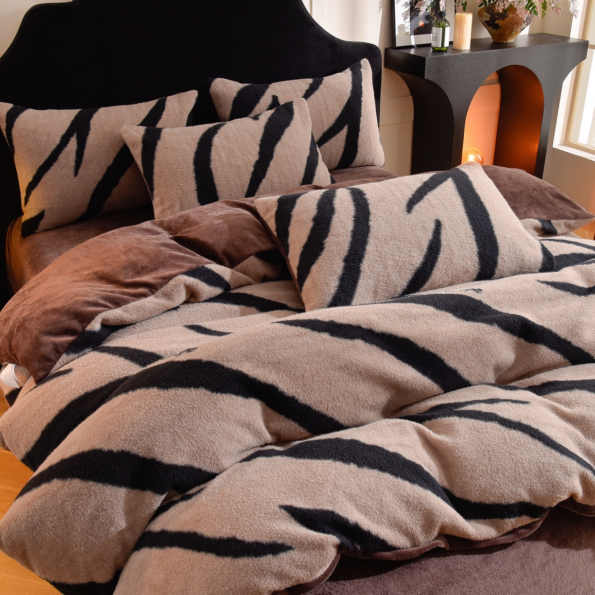 91家纺网 家纺一手货源 找家纺 同田家纺 2025新款A类羊羊绒牛奶绒印花四件套 条纹-咖