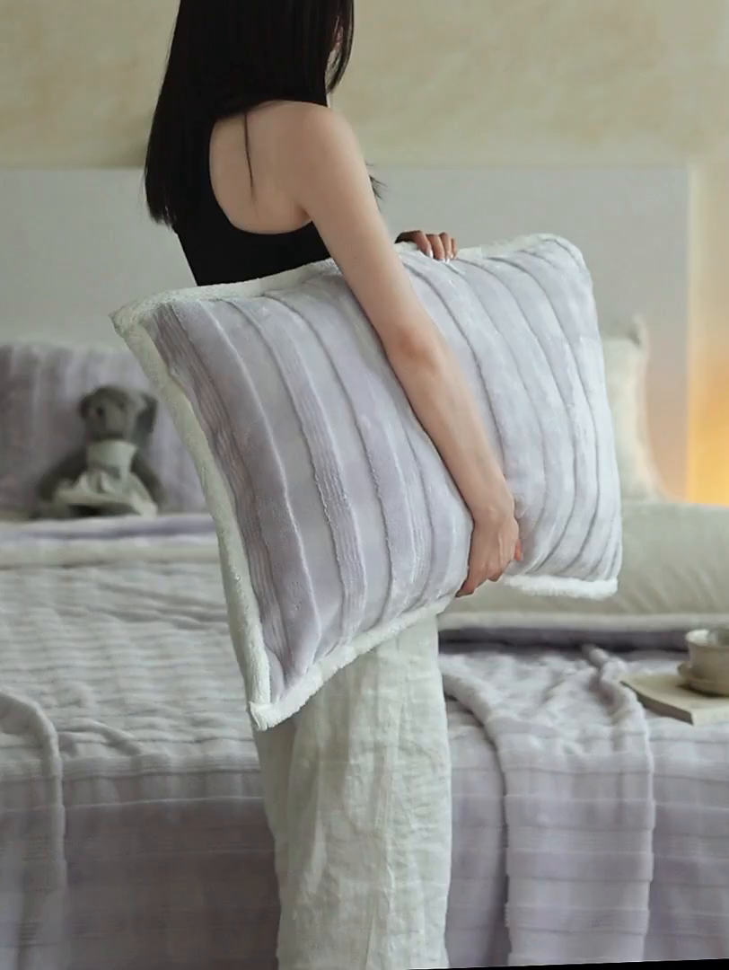 91家纺网 家纺一手货源 找家纺 宜派家纺 2025新款A类云朵绒玉兔绒单毛毯 丁香紫