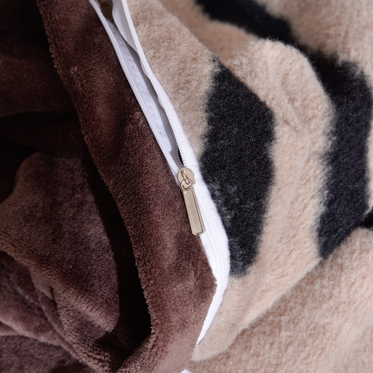 91家纺网 家纺一手货源 找家纺 同田家纺 2025新款A类羊羊绒牛奶绒印花四件套 条纹-咖