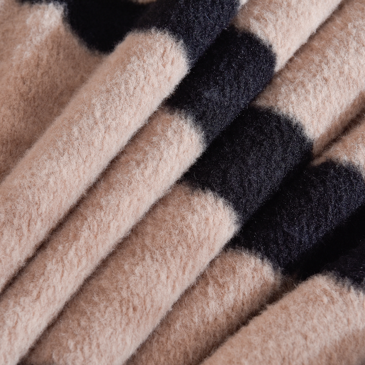 91家纺网 家纺一手货源 找家纺 同田家纺 2025新款A类羊羊绒牛奶绒印花四件套 条纹-咖