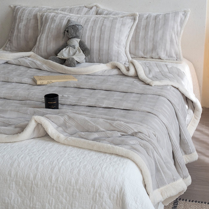 91家纺网 家纺一手货源 找家纺 宜派家纺 2025新款A类云朵绒玉兔绒单毛毯 水貂灰