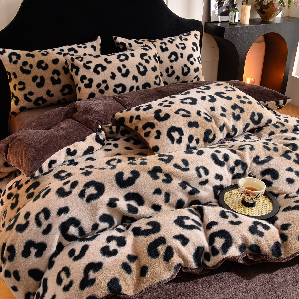 91家纺网 家纺一手货源 找家纺 同田家纺 2025新款A类羊羊绒牛奶绒印花四件套 豹纹-咖