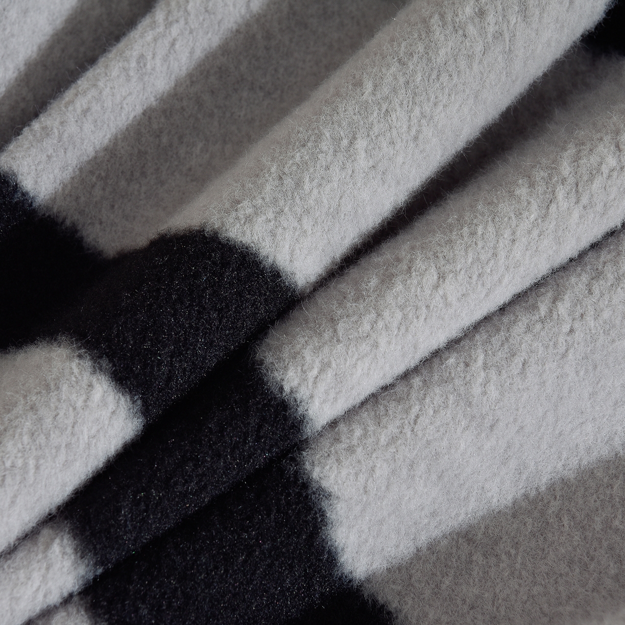 91家纺网 家纺一手货源 找家纺 同田家纺 2025新款A类羊羊绒牛奶绒印花四件套 条纹-灰