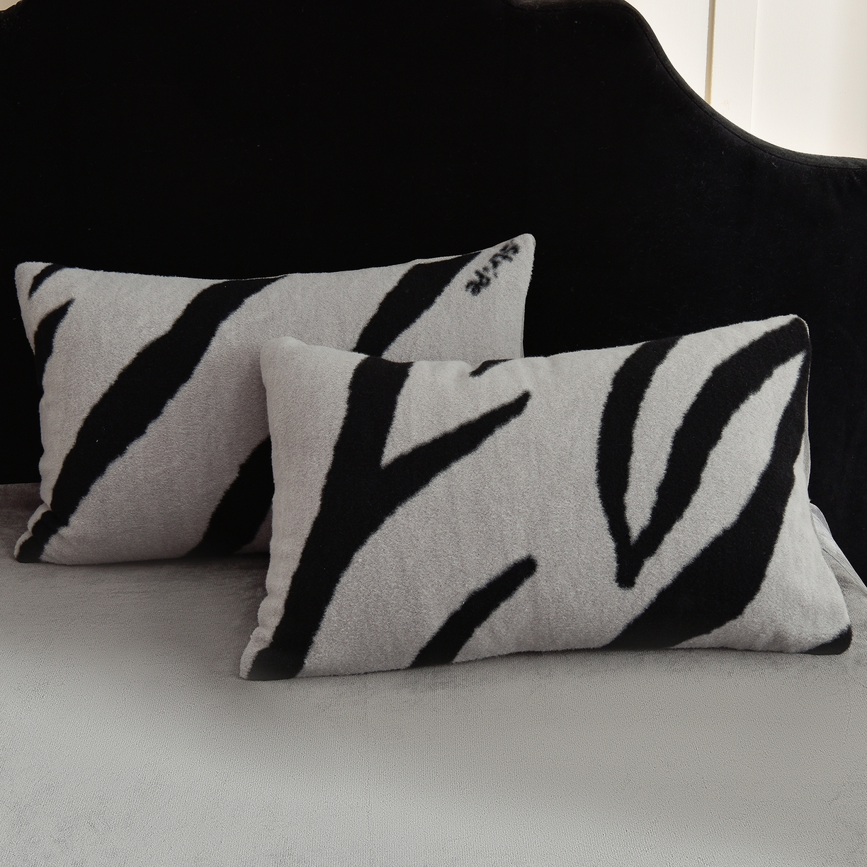 91家纺网 家纺一手货源 找家纺 同田家纺 2025新款A类羊羊绒牛奶绒印花四件套 条纹-灰